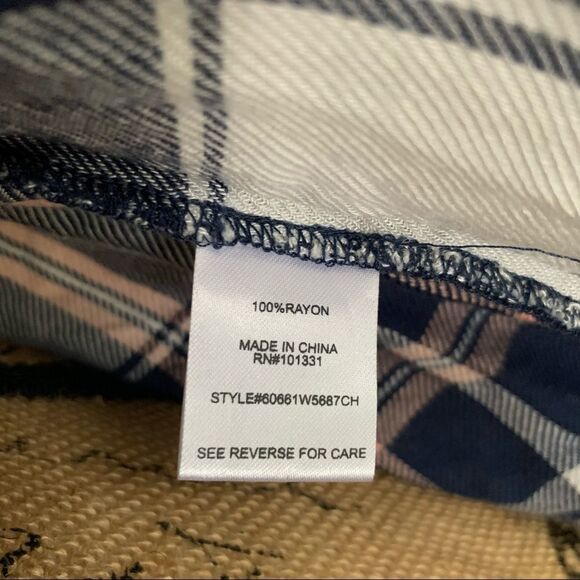 CHARLOTTE RUSSE Plaid Split Back Long Sleeves Plaid Blouse size XS - Picture 8 of 11